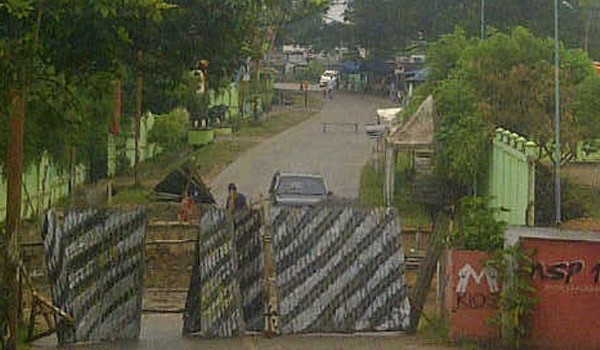 Jalan Ki Bajuri membuat arus lalu lintas terpaksa dialihkan